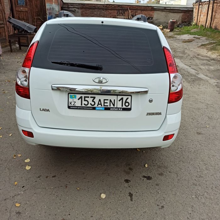 Продам ладу приора 2 универсал 2014г.