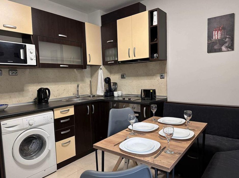 Дава се под наем Двустаен апартамент в Бургас, Център - 65 кв.м за 612 € - Снимка #2