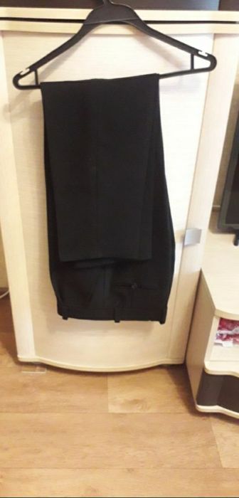 Подростковый костюм с брюками.