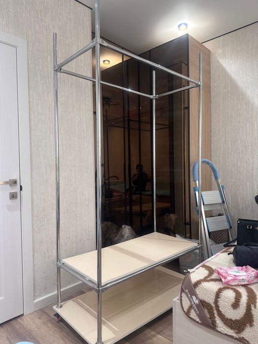 Продам вешалку, цена 15000