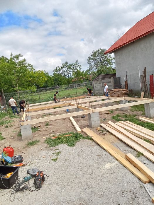 Vindem căsuțe de lemn cu living și bucătărie