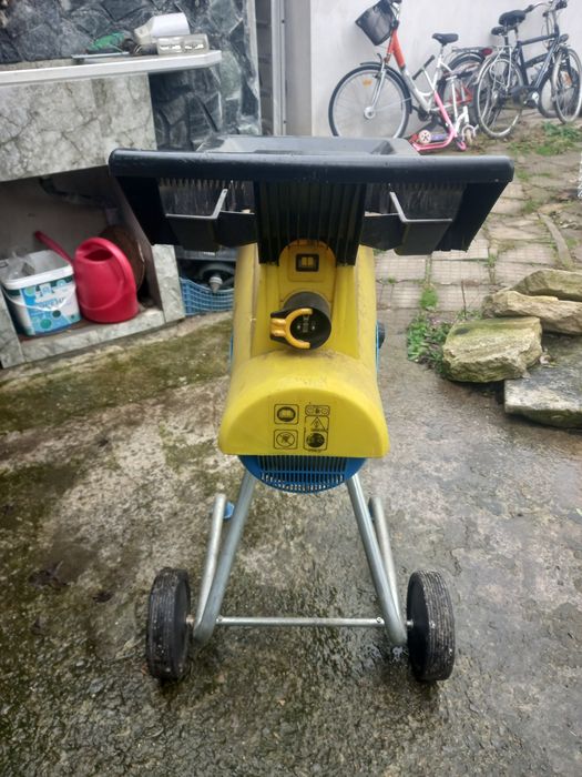 Дробилка за клони валцова GLORIA от Германия