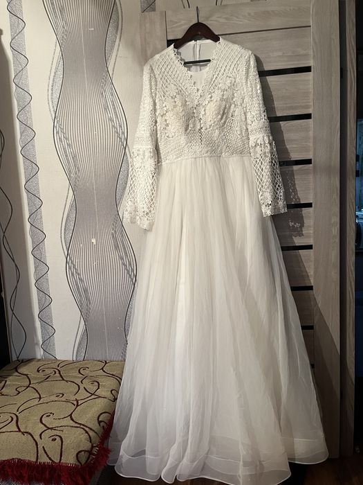 Продам свадебное платье и аксессуары