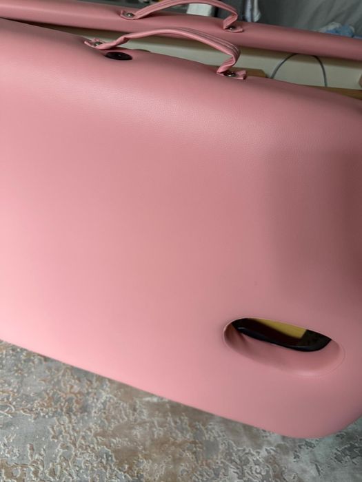 Masa de masaj corporal in stare foarte buna.