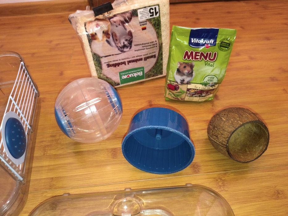 Cușcă hamster plus mâncare și rumeguș