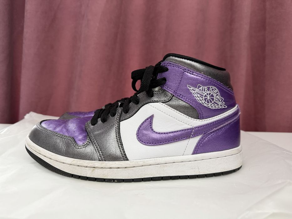 Jordan 1 Mid SE Metallic Purple WMNS Обувки 39ти номер