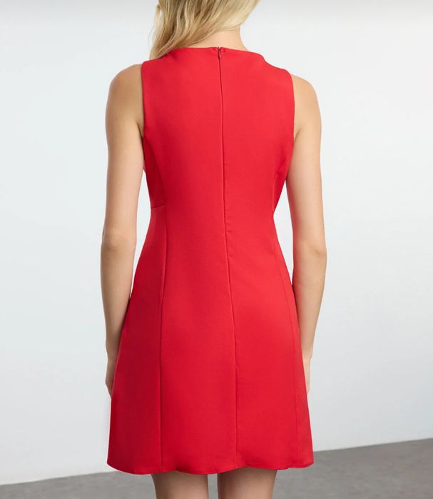 Червена къса рокля