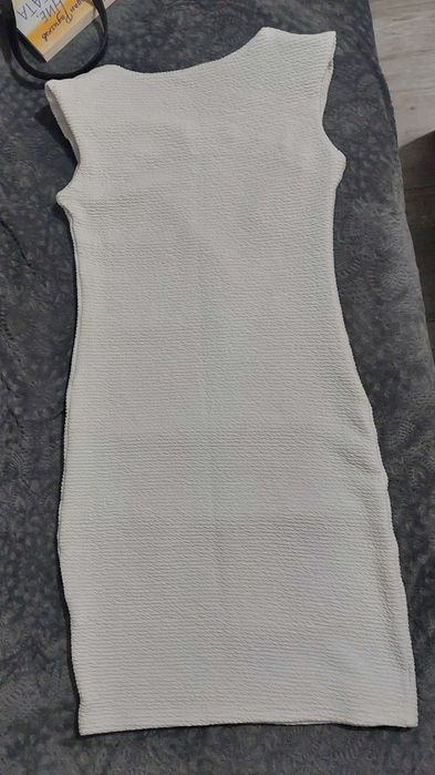 Бяла рокля с цветя