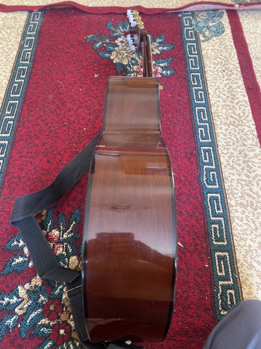 Gitara Yamaxa c70  srochno sotiladi