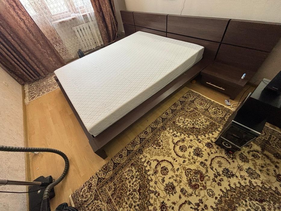 Продам спальный гарнитур