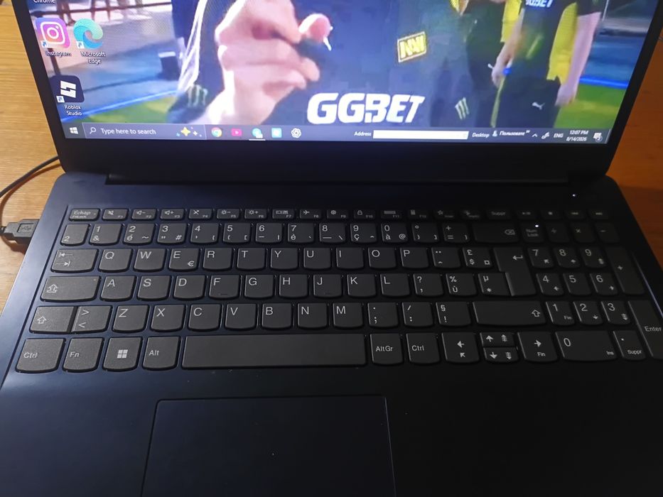 Lenovo notebook laptop notbuk