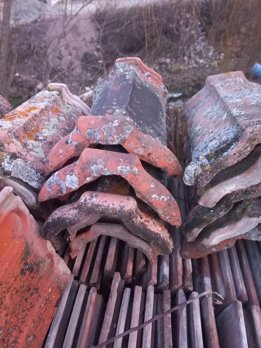 Țiglă veche ,coame ,și samota subtire si groasa in stare perfectaîn st