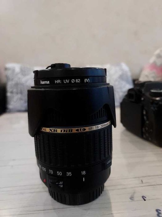 Canon фотоапарат 650D с обектив Tamron 18-200