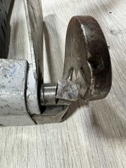 Акумулаторна ножица за ламарина BOSCH GSC 12V-13