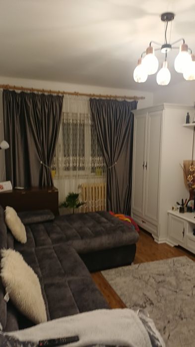 Ofer spre închiriere apartament cu 3 camere  Mioveni, zona poștei