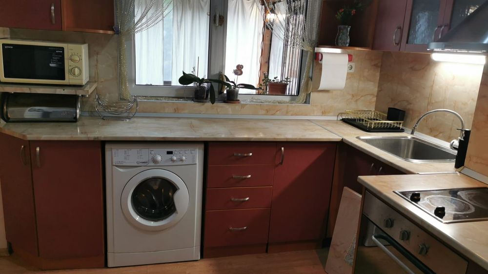 Дава се под наем Двустаен апартамент в Стара Загора, Център - 75 кв.м за 306 € - Снимка #1