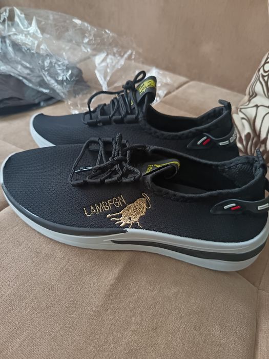 Кроссовки лёгкие