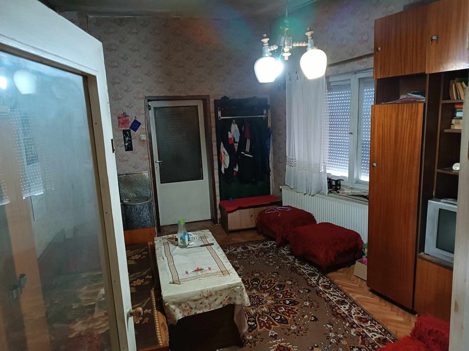 Къща на два етажа в с.Бяга