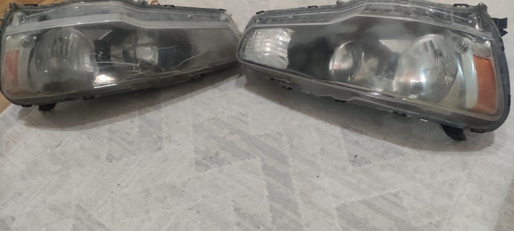 Продам фары Митсубиси Лансер 2010