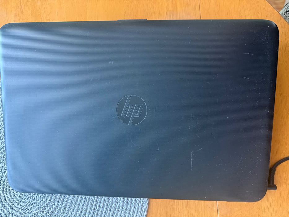 Лаптоп HP  15.6“ AMD A6 Quad-Core 8 GB RAM Windows 10 Pro