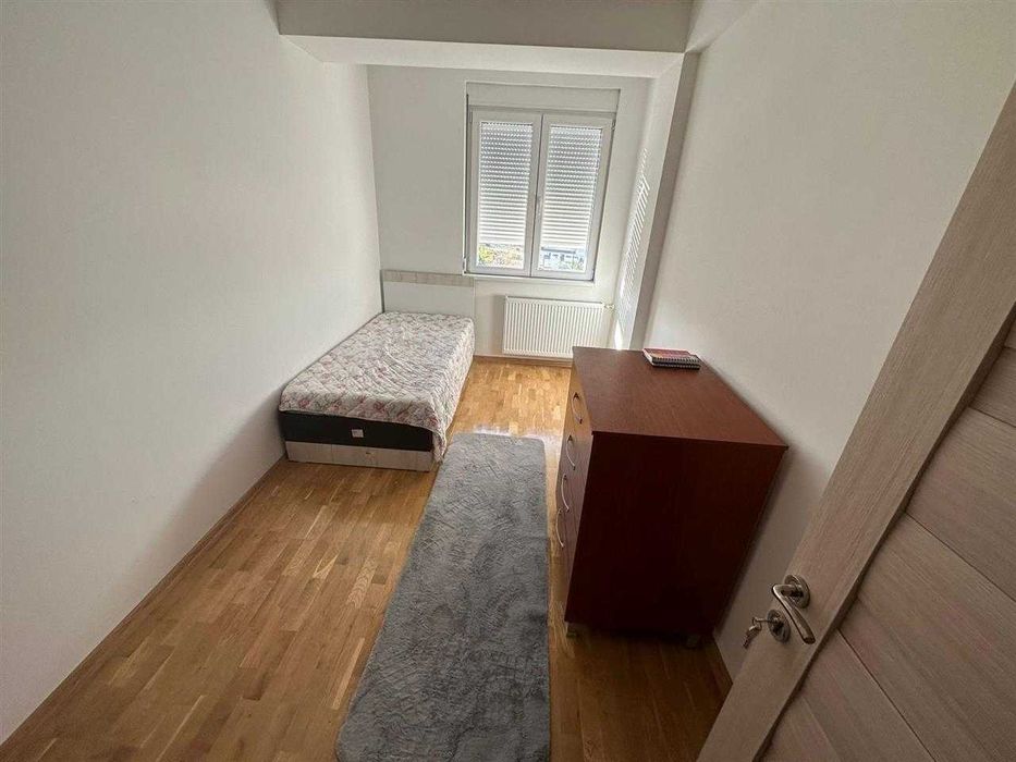 Дава се под наем Двустаен апартамент в Бургас, Център - 50 кв.м за 255 € - Снимка #2