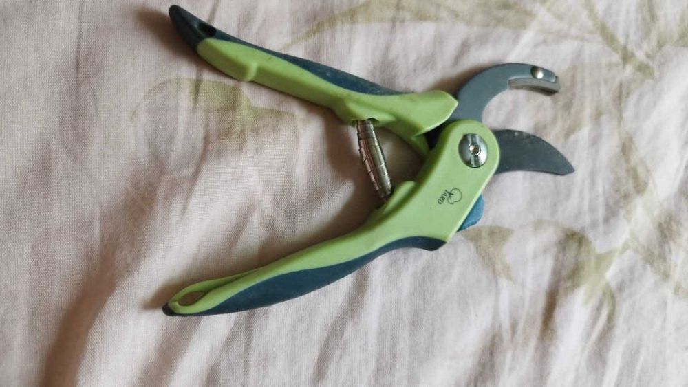 Cекатор, ножовка, молоток, разводные ключи