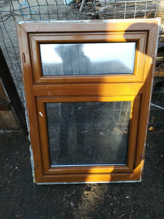 Fereastră termopan culoare stejar auruu