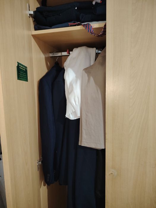 Отдам шкаф и диван