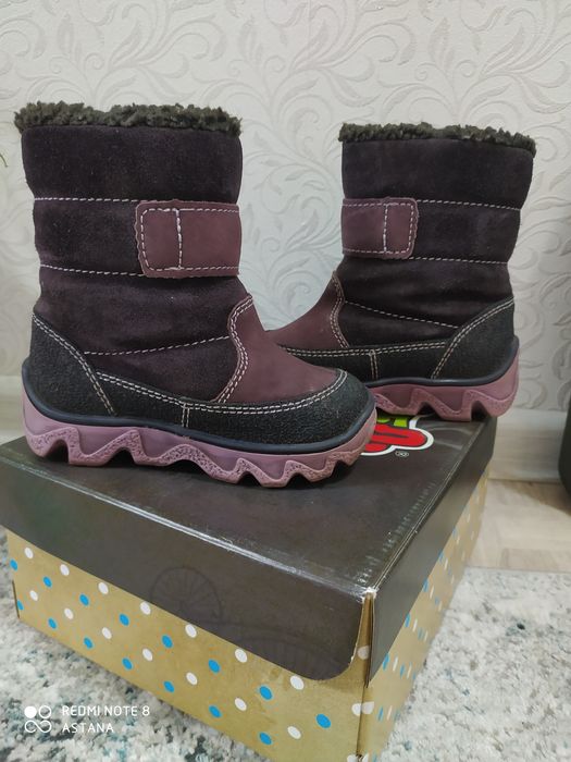 Продам зимние сапожки !