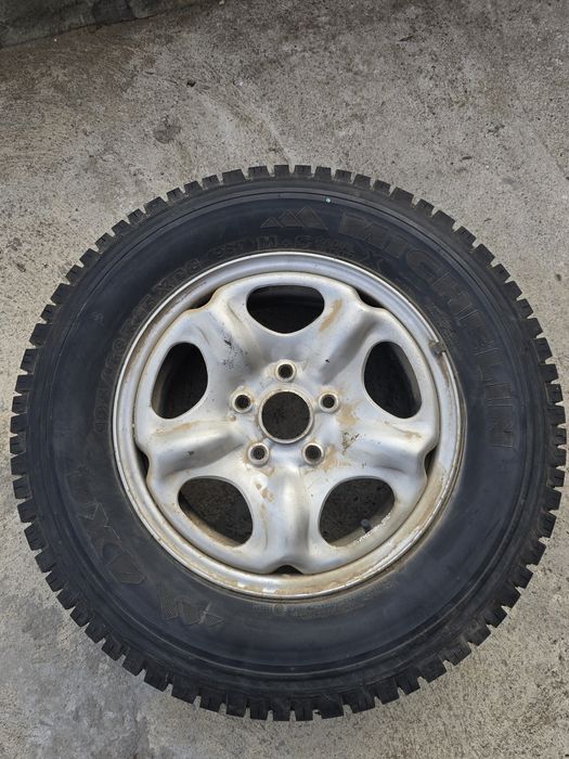 Продава се гума и джанта