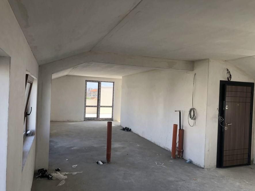 Продава се Четиристаен апартамент в Бургас, Център - 224 кв.м за 1340 €/кв.м - Снимка #4