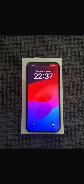 iPhone 13 в хорошем состоянии