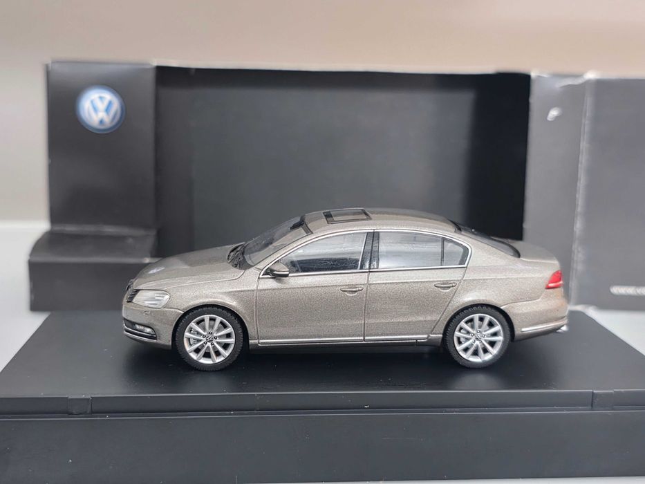 Macheta Auto 1/43 Schuco Dealer Edition VW Volkswagen Passat B7
