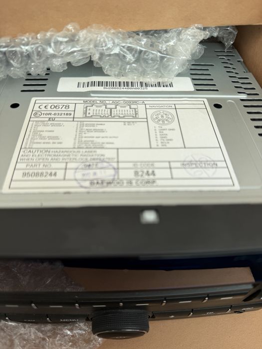 оригинално автомобилно CD/MP3 радио на General Motors (GM), произведено от Daewoo Electronics