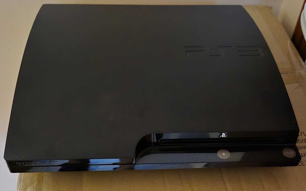 PS3 Slim 320 GB конзола