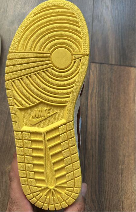 Nike Air Jordan 1 Mid Fearless Maison Château Rouge