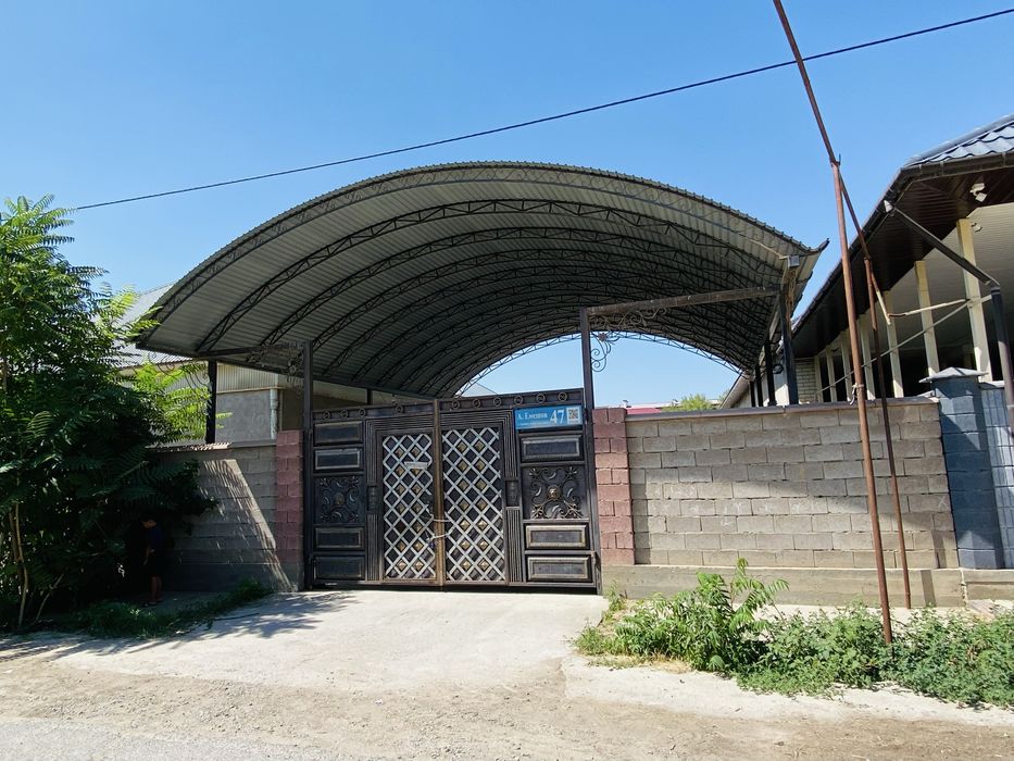 Үй сатылады.Емешов 47,  Үлкен улкен 4 болме. 220кв/м. 10сот жер
