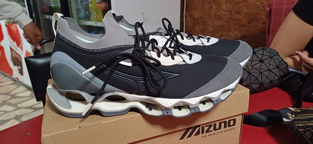 Mizuno Wave Prophecy 11