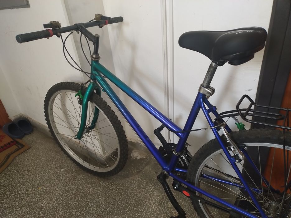 Vand bicicleta cu roti de 26