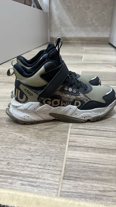 Продам зимние ботинки