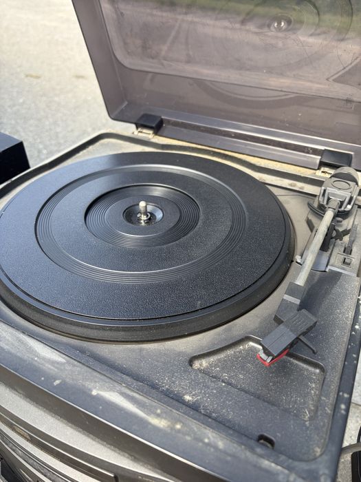 Combină audio Sharp cu pick-up, CD și casete + boxe originale