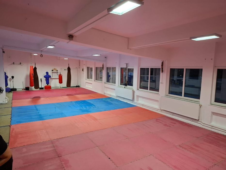 Închiriez Sala de sport și arte martiale