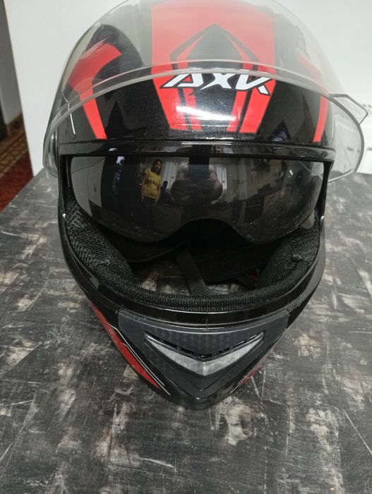 2Căști moto  noi , împreună s-au separat.