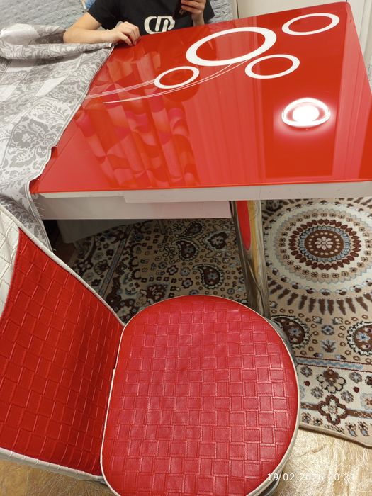 Стол со стульями