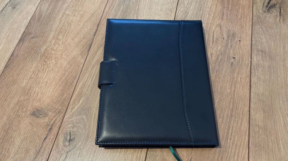 Agendă Petrom – copertă tip piele, cu capsă și spațiu cărți de vizită