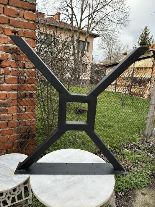 Метални крака за трапезни, холни маси и пейки