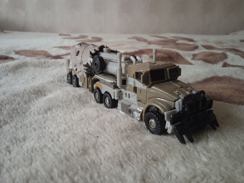 Продаю Робота-трансформера Мегатрона