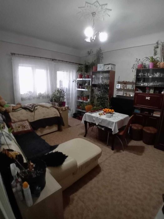 Proprietate deosebită în Vatra Dornei – Apartament 2 camere + garaje și spații multiple