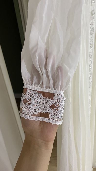 Белое казахское платье