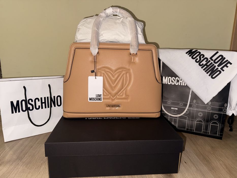 Чисто нова чанта LOVE MOSCHINO